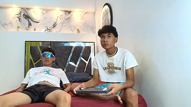 LONDON BOYS1 online show from November 1, 1:40 am