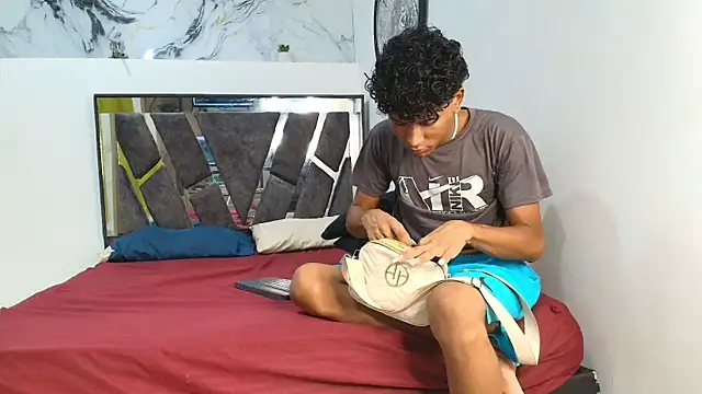 LONDON BOYS1 online show from November 3, 1:29 am