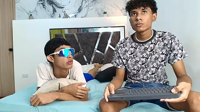 LONDON BOYS1 online show from November 9, 1:26 am