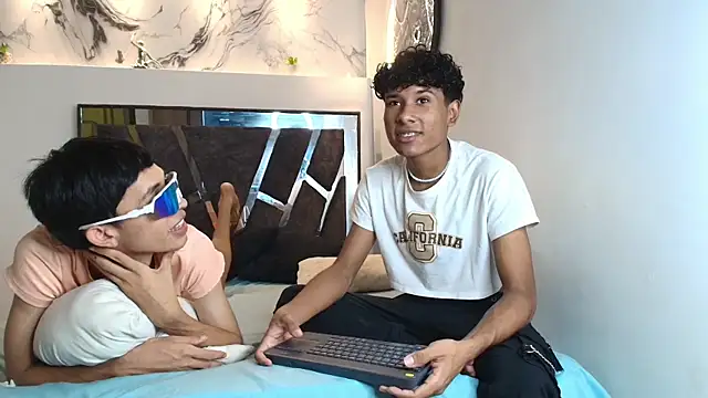 LONDON BOYS1 online show from November 11, 1:16 am