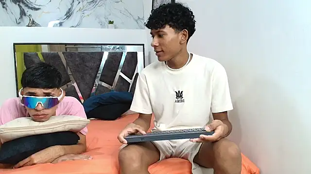 LONDON BOYS1 online show from November 14, 1:26 am