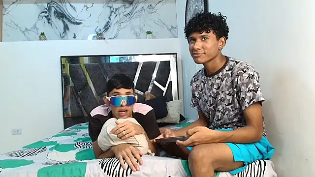 LONDON BOYS1 online show from November 28, 1:19 am