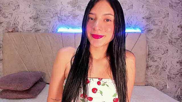 Snapshot of violet_77711 chatting on October 19, 10:05 am violet 77711 online show from October 19, 10:05 am