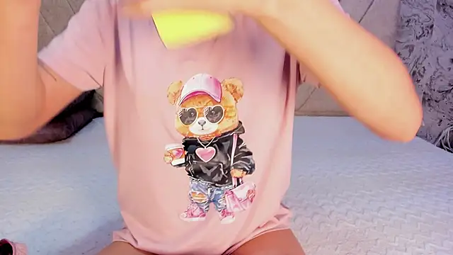 Snapshot of violet_77711 chatting on October 21, 11:11 am violet 77711 online show from October 21, 11:11 am