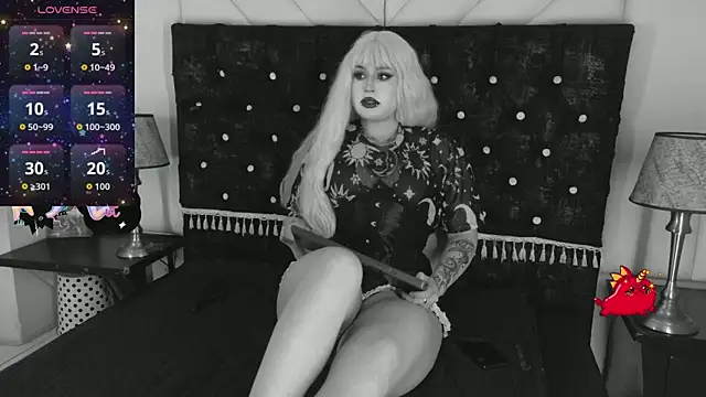 Madamexravenx online show from September 20, 8:21 pm