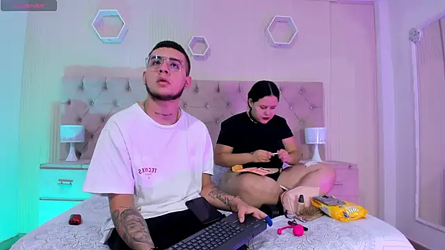 AresAndGabby online show from October 6, 12:57 pm