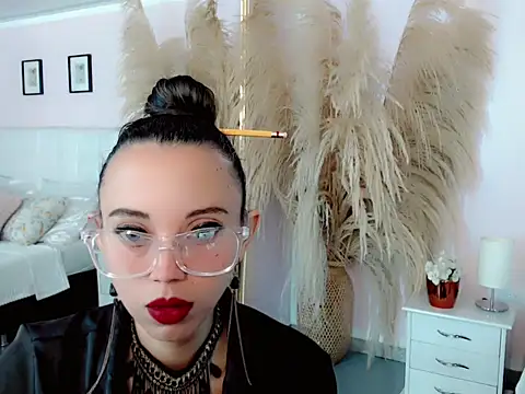 Perla vonrose online show from September 26, 1:15 pm