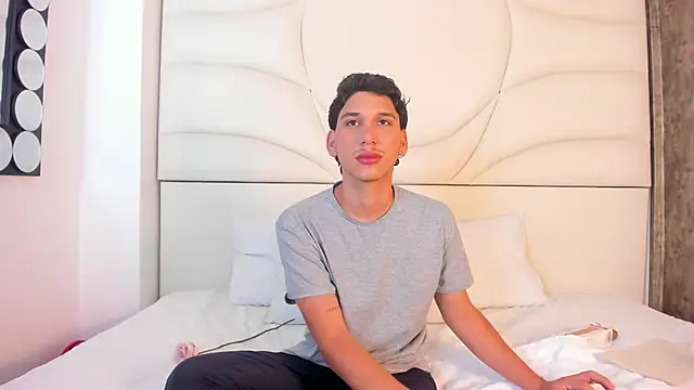 axel alvareez online show from September 26, 3:32 am
