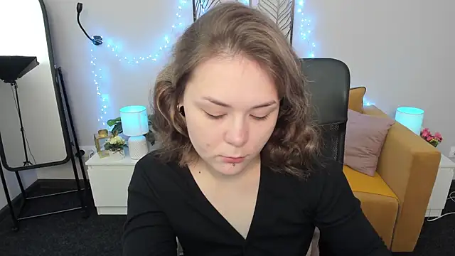 Snapshot of Sophi_gi chatting on September 10, 3:28 am Sophi gi online show from September 10, 3:28 am