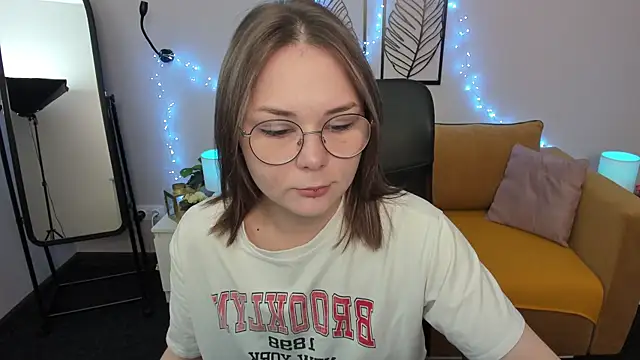Snapshot of Sophi_gi chatting on September 15, 3:06 am Sophi gi online show from September 15, 3:06 am