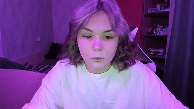 Snapshot of Sophi_gi chatting on October 18, 12:28 pm Sophi gi online show from October 18, 12:28 pm