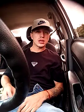 Snapshot of DebutingPathway chatting on November 10, 2:38 pm DebutingPathway online show from November 10, 2:38 pm