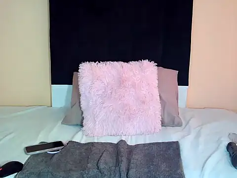 freakynyashXxXx online show from March 27, 4:40 am