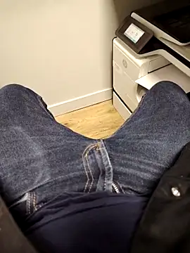 Snapshot of Alberto2840 chatting on October 30, 3:13 pm Alberto2840 online show from October 30, 3:13 pm