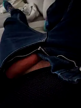 Snapshot of Alberto2840 chatting on December 2, 1:05 pm Alberto2840 online show from December 2, 1:05 pm