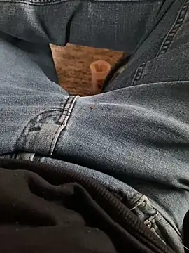 Snapshot of Pedro98801 chatting on December 16, 9:53 pm Pedro98801 online show from December 16, 9:53 pm