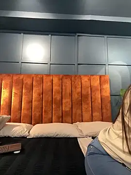 Tayler Kim online show from February 25, 6:39 pm