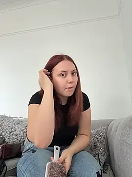 RoseMaee online show from October 8, 12:25 pm