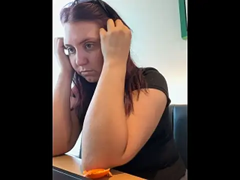 RoseMaee online show from October 24, 9:49 am