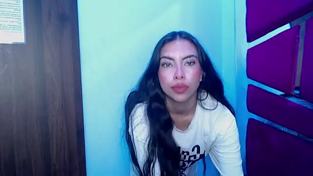 Snapshot of Alana_Hott_ chatting on September 20, 5:30 am Alana Hott online show from September 20, 5:30 am