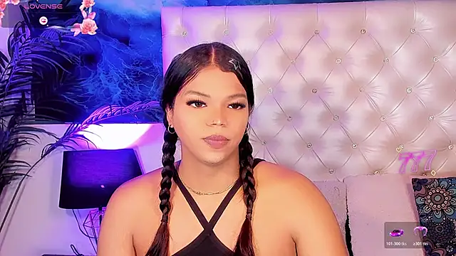Valeria Swett  online show from June 1, 8:10 pm