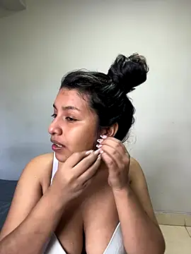  Chloe Smith online show from December 15, 2:10 pm