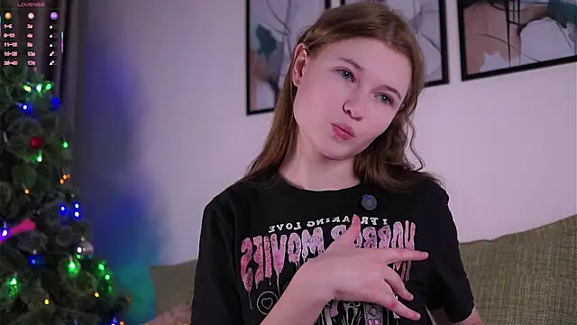 LynHillaire online show from December 15, 11:36 am