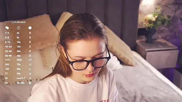 LynHillaire online show from April 17, 12:30 pm