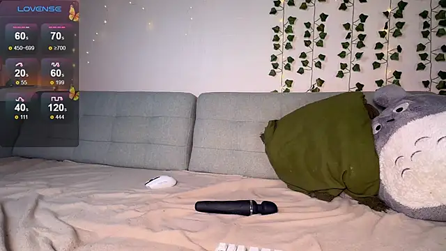 EmmyBell  online show from December 3, 10:13 am