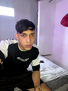 Snapshot of Andres-Andrea1922 chatting on November 28, 9:28 pm Andres-Andrea1922 online show from November 28, 9:28 pm