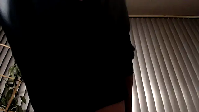 Snapshot of BiglovelyXXL chatting on September 28, 12:27 am BiglovelyXXL online show from September 28, 12:27 am