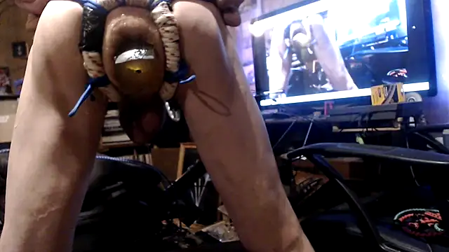 Snapshot of BiglovelyXXL chatting on November 10, 5:17 am BiglovelyXXL online show from November 10, 5:17 am