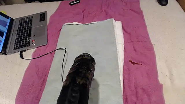 Snapshot of BiglovelyXXL chatting on November 19, 10:10 pm BiglovelyXXL online show from November 19, 10:10 pm