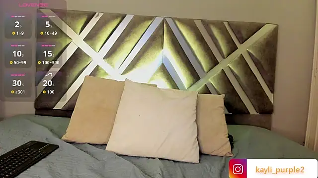 kaylii purple online show from October 11, 4:12 am