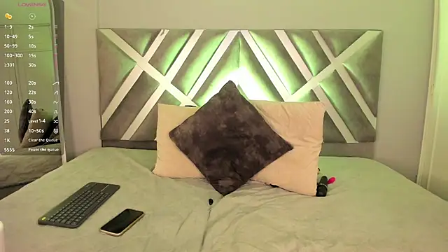 kaylii purple online show from November 7, 4:34 am