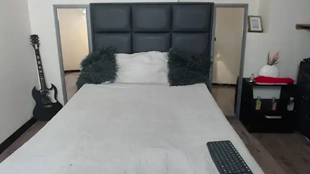 Isabella Diamon online show from November 19, 1:49 am