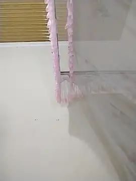 Snapshot of Helen69x chatting on November 9, 2:15 pm Helen69x online show from November 9, 2:15 pm