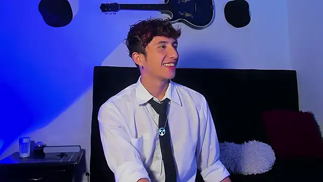 mhatias  online show from April 13, 4:29 am