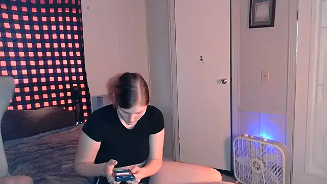 Snapshot of FallenAngels04 chatting on November 13, 4:50 pm FallenAngels04 online show from November 13, 4:50 pm