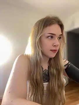 Snapshot of elliss_ chatting on September 9, 5:51 am elliss online show from September 9, 5:51 am