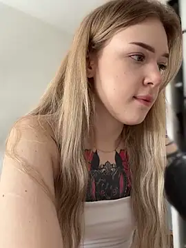 Snapshot of elliss_ chatting on September 19, 7:21 am elliss online show from September 19, 7:21 am