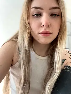 Snapshot of elliss_ chatting on September 30, 7:13 am elliss online show from September 30, 7:13 am