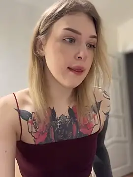 Snapshot of elliss_ chatting on October 9, 8:01 am elliss online show from October 9, 8:01 am