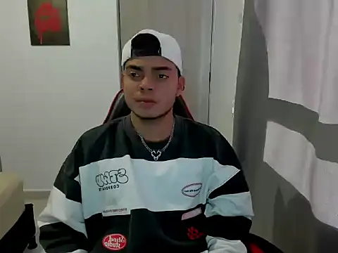 Snapshot of Axel-Latin-Boy chatting on October 13, 9:15 pm Axel-Latin-Boy online show from October 13, 9:15 pm