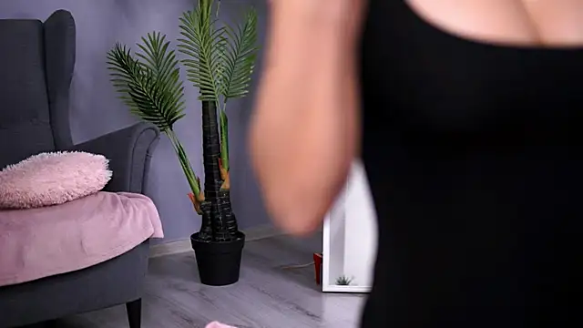 SarahMystique online show from November 18, 4:44 pm