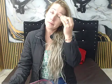 swetchrystal online show from October 3, 12:35 pm