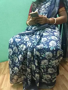 Snapshot of desi_boudi87 chatting on October 21, 12:28 pm desi boudi87 online show from October 21, 12:28 pm