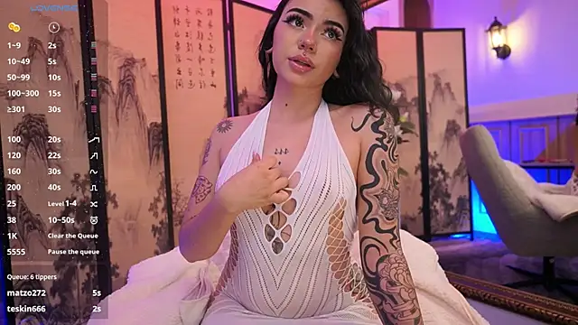 Snapshot of VioletEvanz chatting on October 4, 9:24 pm VioletEvanz online show from October 4, 9:24 pm