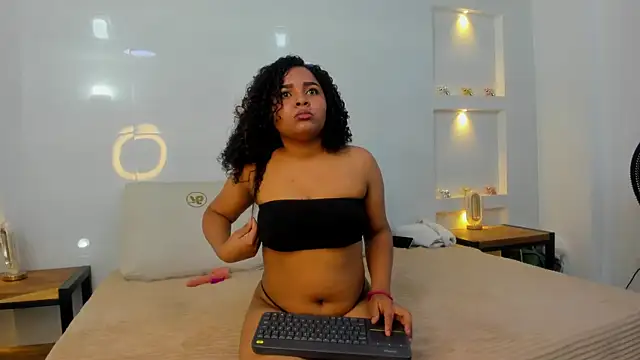 lyana cowel online show from October 14, 3:57 pm