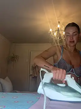 Snapshot of Remirosee chatting on May 9, 11:04 am Remirosee online show from May 9, 11:04 am
